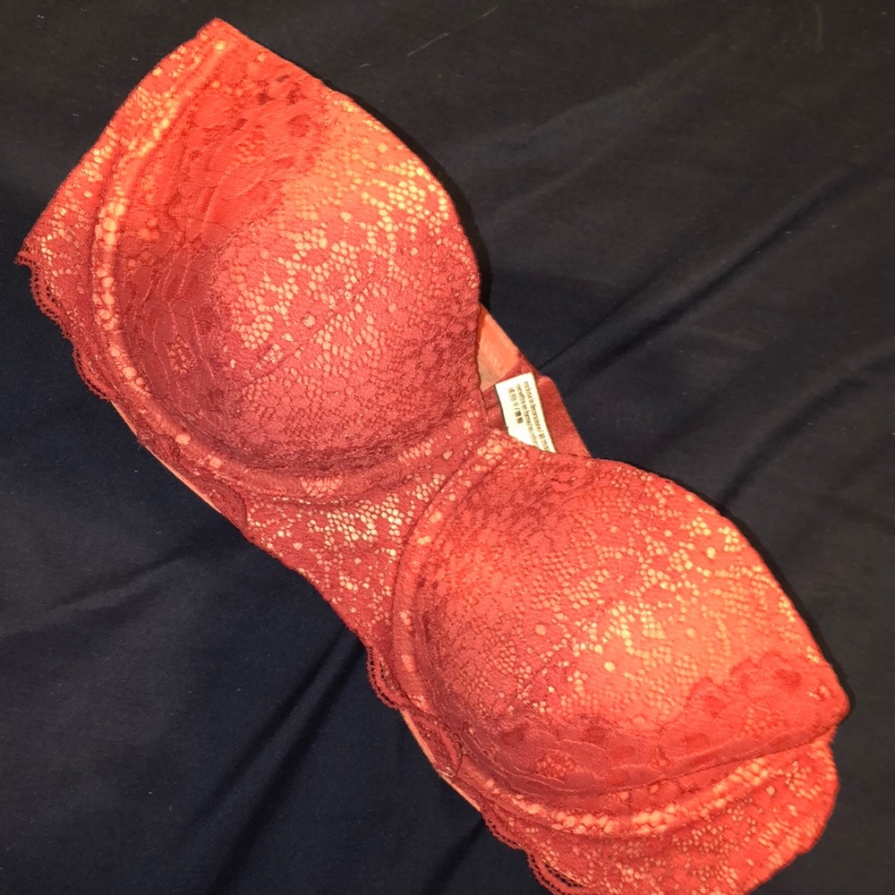 CUTE STRAPLESS VICTORIAS SECRET BRA